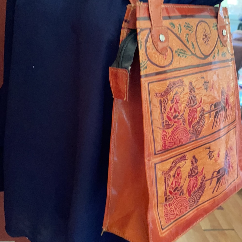 Beautiful, hand crafted, ethnic shoulder bag - Picture 7 of 15